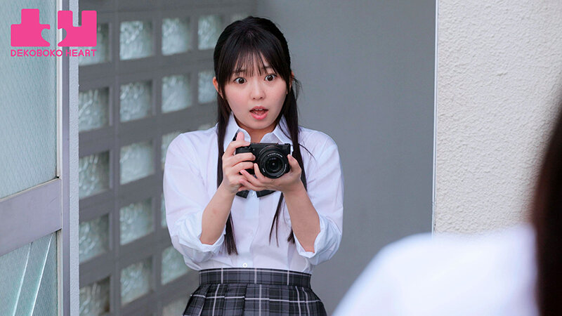 クラスで一番美人なマドンナのパンチラが撮れちゃった!?パンツ写真をオカズにマンズリしていたらバレちゃったけど相互オナニーで好きが溢れて校内レズに発展した 松井日奈子 泉りおん 3枚目